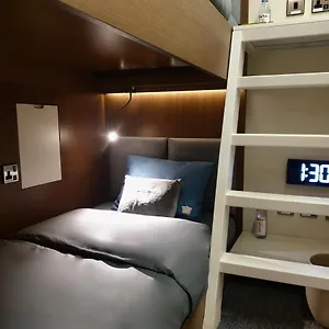 Sleep 'n Fly Sleep Lounge, C-gates Terminal 3 - Transit Only Capsule hotel